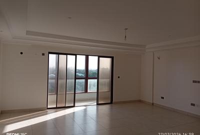 3 Bed Apartment with En Suite at Green Wood Drive - 2