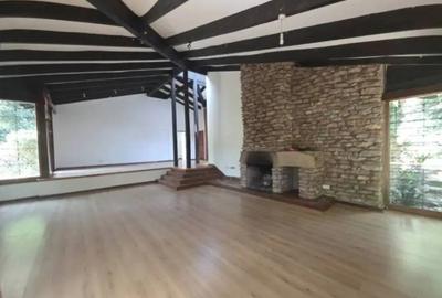4 Bed House with En Suite at Lake View - 2
