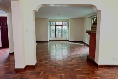 5 Bed Townhouse with En Suite at Othaya Road - 4