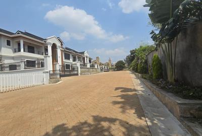 4 Bed House with En Suite at Paradise Lost Road - 3