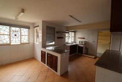 4 Bed Townhouse with En Suite in Nyari - 3