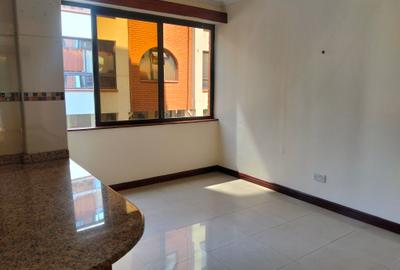 3 Bed Apartment with En Suite in State House - 3