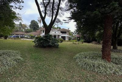 5 Bed House with En Suite in Runda