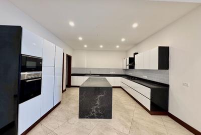 4 Bed Apartment with En Suite at Parklands - 4