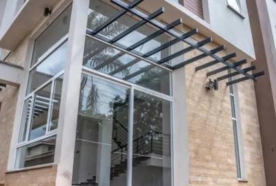 4 Bed Villa with En Suite in Lavington - 4