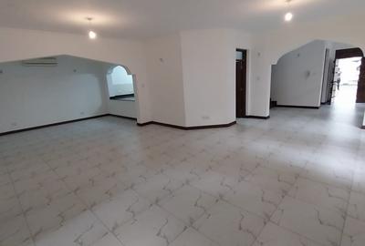4 Bed Townhouse with En Suite at Mount Kenya Road - 2