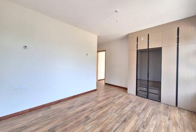 6 Bed Townhouse with En Suite at Lavington - 2