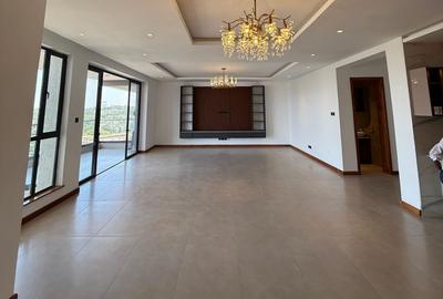 3 Bed Apartment with En Suite in Riverside - 3