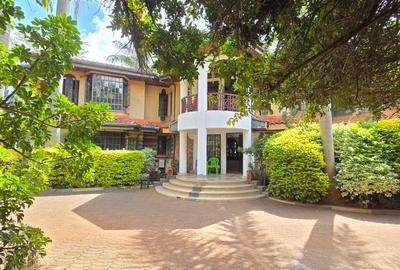 5 Bed House with En Suite in Runda - 3