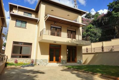 5 Bed Townhouse with Walk In Closet in Lavington - 3
