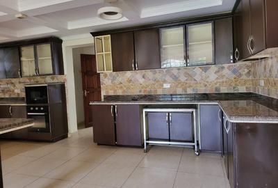 4 Bed Townhouse with En Suite in Kitisuru - 3