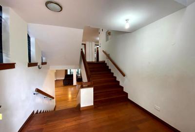 5 Bed Townhouse with En Suite in Spring Valley - 4