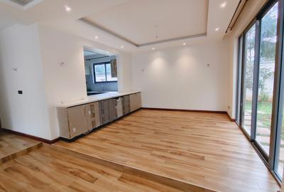 6 Bed Townhouse with En Suite in Lavington - 4