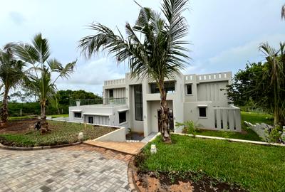 4 Bed House with En Suite at Hs84
