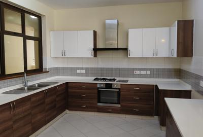 4 Bed Apartment with En Suite in Westlands Area