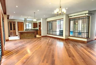 5 Bed Villa with En Suite in Lake View - 4