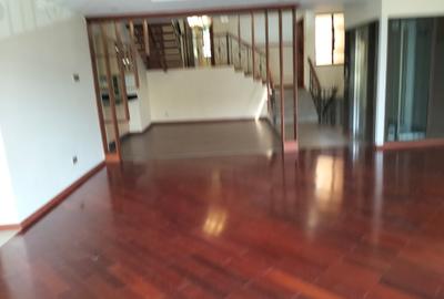 5 Bed Townhouse with En Suite in Lavington - 2