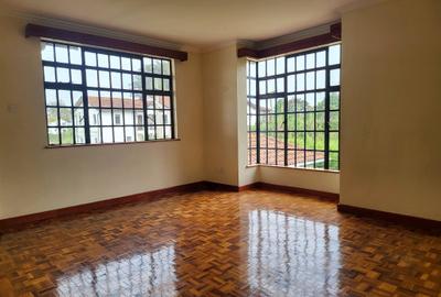5 Bed Villa with En Suite at Rosslyn Height - 3