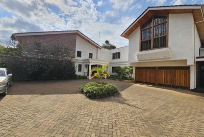 5 Bed Townhouse with Swimming Pool in Spring Valley - 2