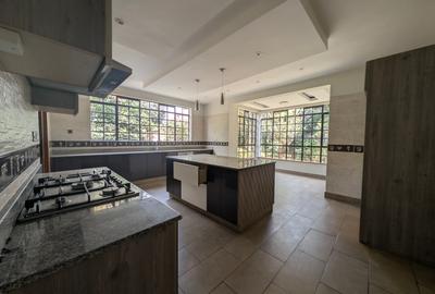 5 Bed House with En Suite in Runda - 4
