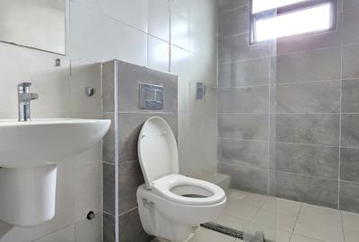 2 Bed Apartment with Swimming Pool in Hurlingham - 4