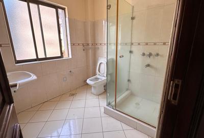 1 Bed Apartment with En Suite at Statehouse - 3