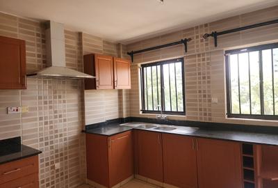 3 Bed Apartment with En Suite at Hatheru Road - 4