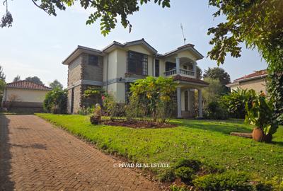 4 Bed House with Swimming Pool in Rosslyn
