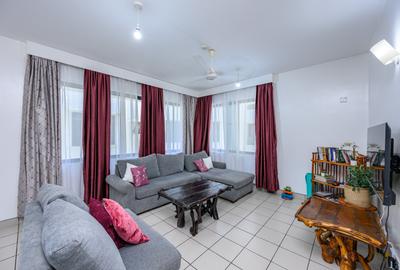 2 Bed Apartment with En Suite at Links Road - 3