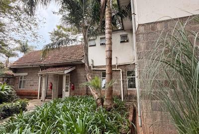 280 ft² Office in Muthaiga - 2