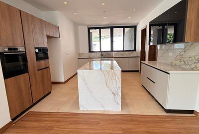 5 Bed House with En Suite in Nyari - 3