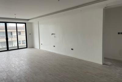 4 Bed Apartment with En Suite in Parklands - 2
