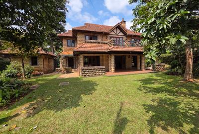 4 Bed House with En Suite in Ridgeways - 4