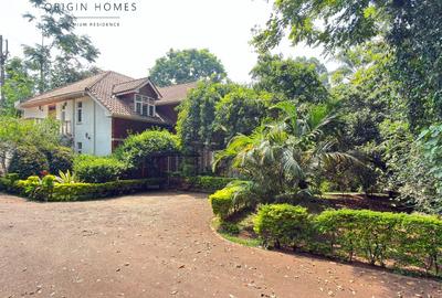5 Bed House with En Suite at Rosslyn - 2