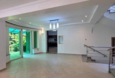 4 Bed House with En Suite in Riverside - 4