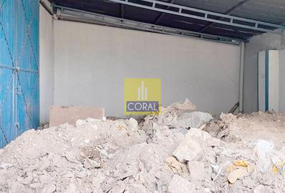 5,000 ft² Warehouse in Industrial Area - 2