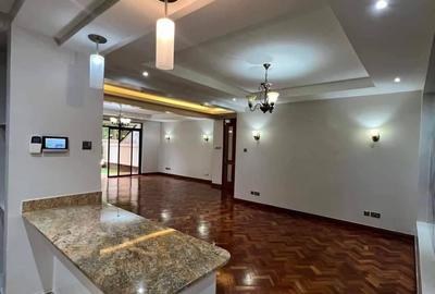 4 Bed Apartment with En Suite in Riverside