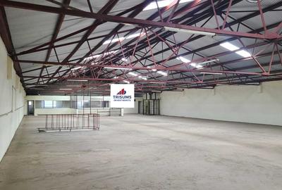 22,000 ft² Warehouse with Fibre Internet in Industrial Area - 3