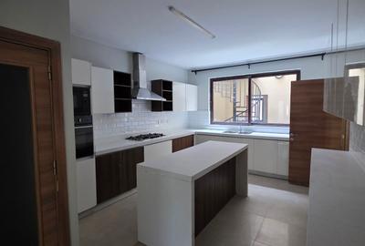 5 Bed Townhouse with En Suite at Lavington Green - 4