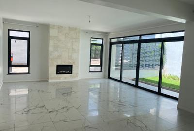 5 Bed Townhouse with En Suite in Lavington - 4