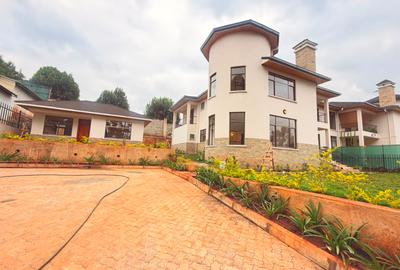 4 Bed Townhouse with En Suite in Nyari