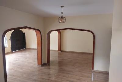 5 Bed Townhouse with Backup Generator in Kilimani - 2