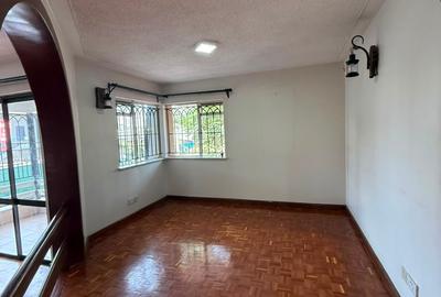 4 Bed Villa with En Suite at Lavington - 4