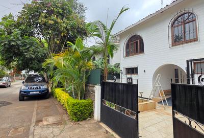 4 Bed Townhouse with En Suite at Lavington-Valley Arcade - 2