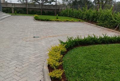 5 Bed House with En Suite at Garden Estate - 3