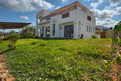 4 Bed Villa with En Suite at Pazuri - 3