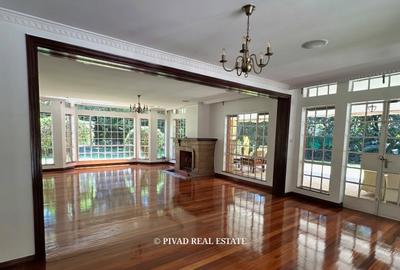 5 Bed House with Swimming Pool in Rosslyn - 2