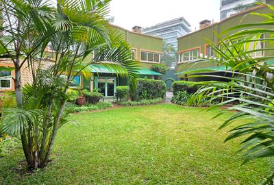 4 Bed Townhouse with En Suite at Riverside Drive - 2