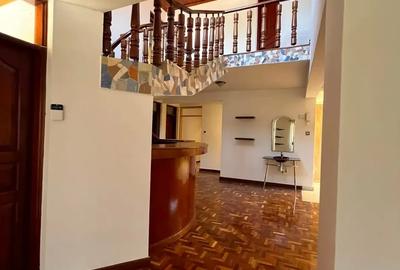 5 Bed Villa with En Suite in Runda - 4