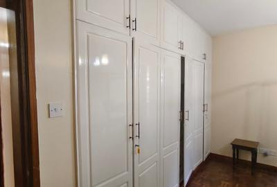 3 Bed Apartment with Swimming Pool in Kilimani - 4